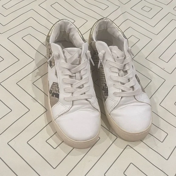 Steve Madden Shoes Steve Madden White Snake Print Star